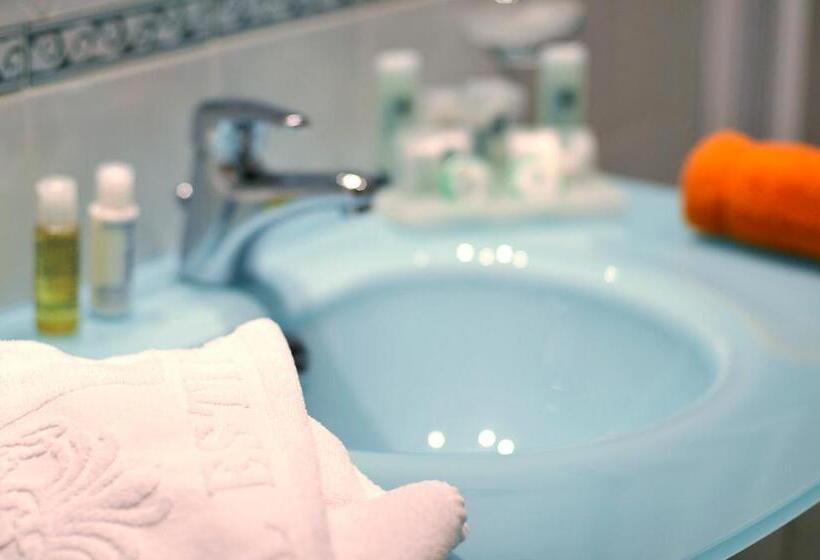 חדר אקונומי יחיד, Estense