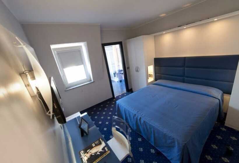 חדר סטנדרט לארבעה, Estense