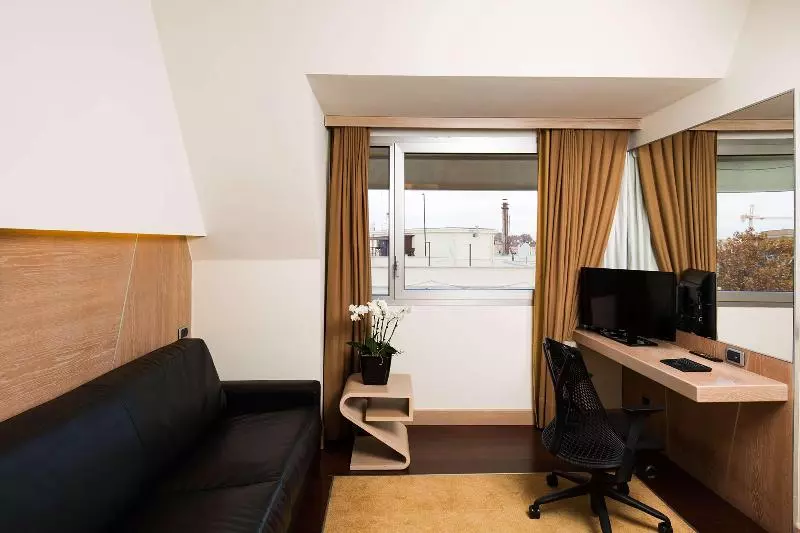 Junior Suite King Bed