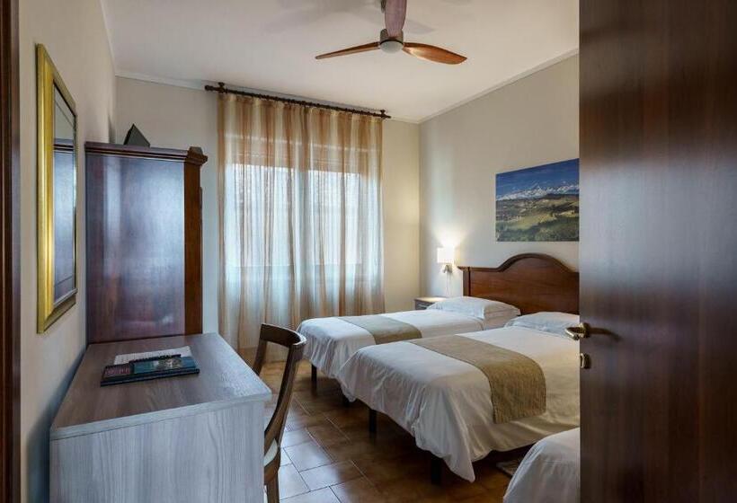 חדר סטנדרט לשלושה, Il Grappolo D'oro