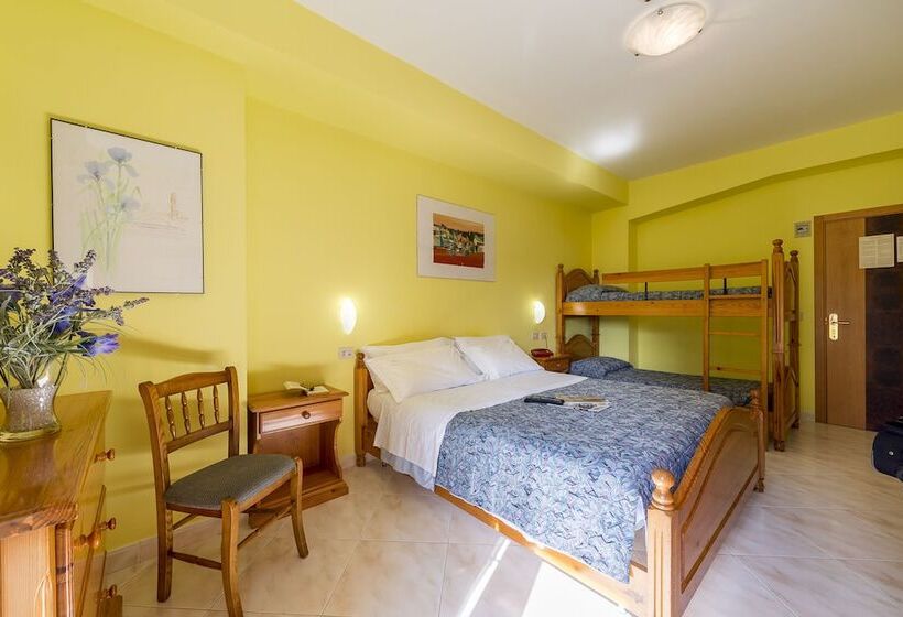 חדר סטנדרט לארבעה, Iris