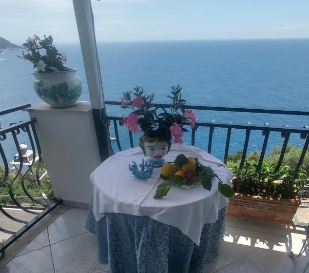 豪华海景房, La Perla