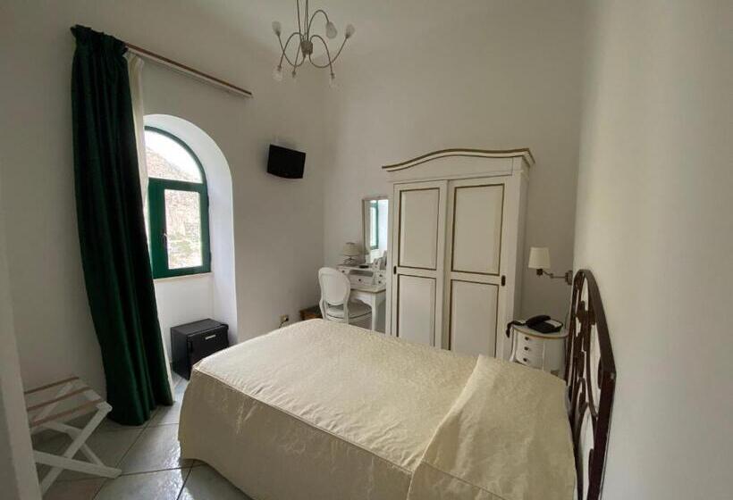 标准单人间, La Perla