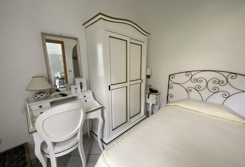 标准单人间, La Perla