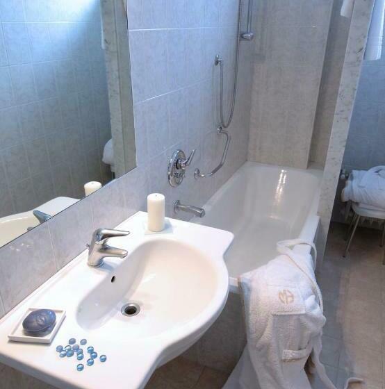 اتاق استاندارد سه نفره, Mennini