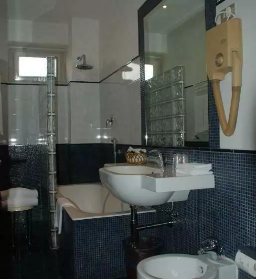 اتاق استاندارد سه نفره, Mennini