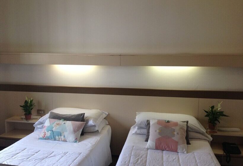 اتاق استاندارد سه نفره, Mennini