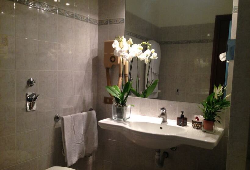 اتاق استاندارد چهار تخته, Mennini