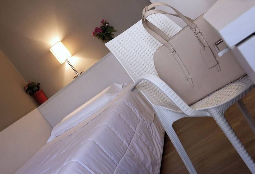 اتاق استاندارد چهار تخته, Mennini