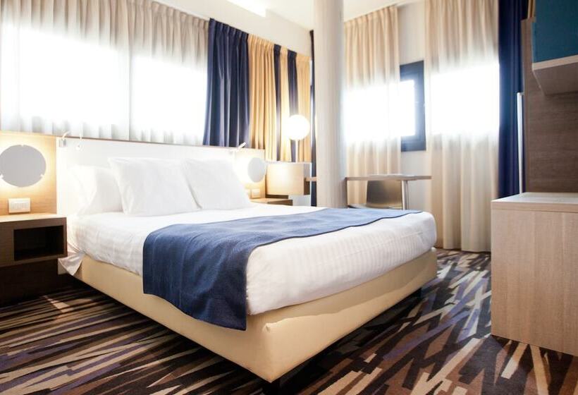 اتاق سوپریور با چشم‌انداز, Mercure Roma Centro Colosseo