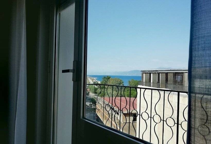 اتاق ساده سه نفره, Palace Masoanri's