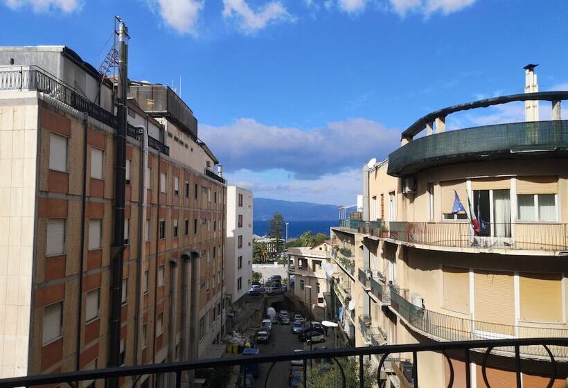 اتاق ساده سه نفره, Palace Masoanri's