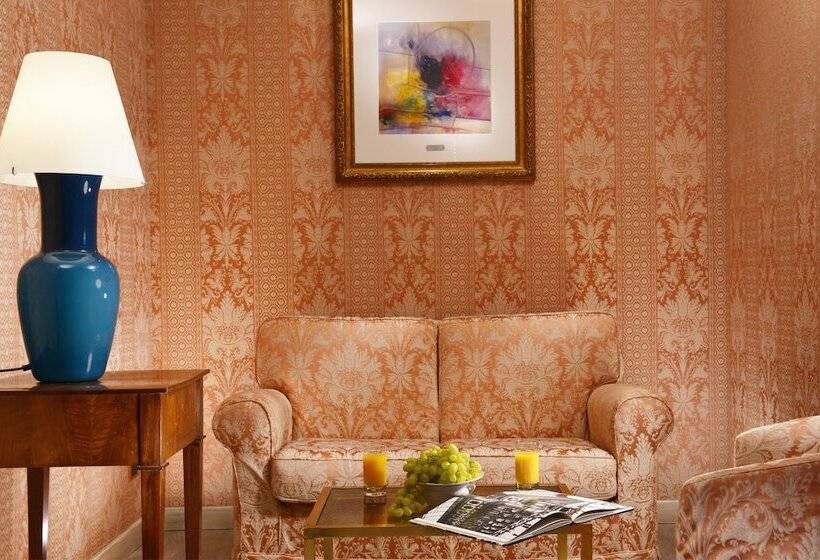 סוויטת ג'וניור, Pierre Milano