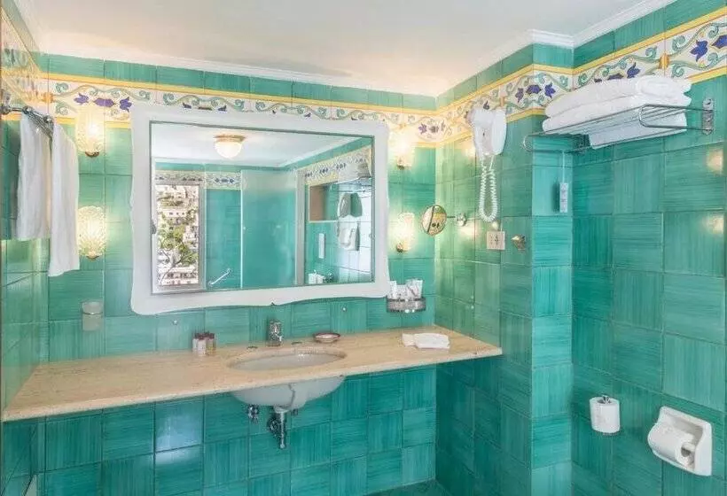 سوییت سوپریور با چشم‌انداز دریا, Poseidon
