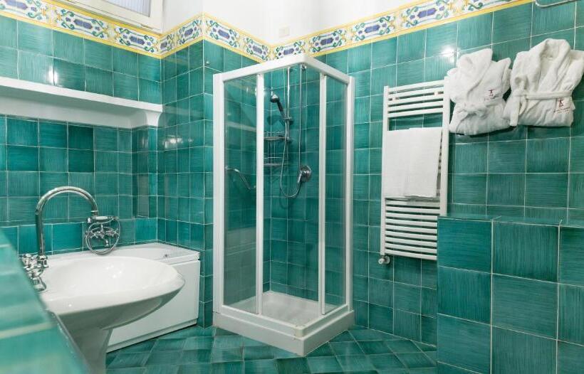 サイドシービュージュニアスイート, Poseidon