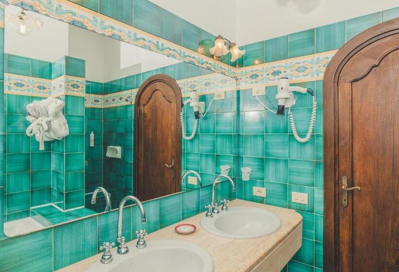 サイドシービュージュニアスイート, Poseidon