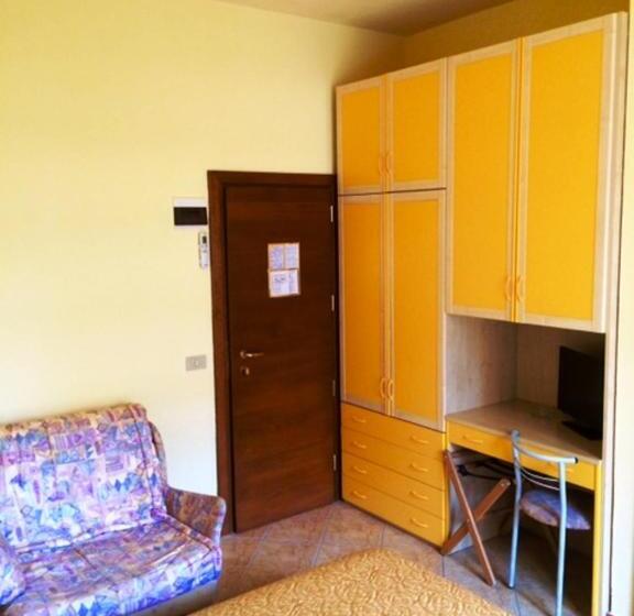 标准三人间, Reno