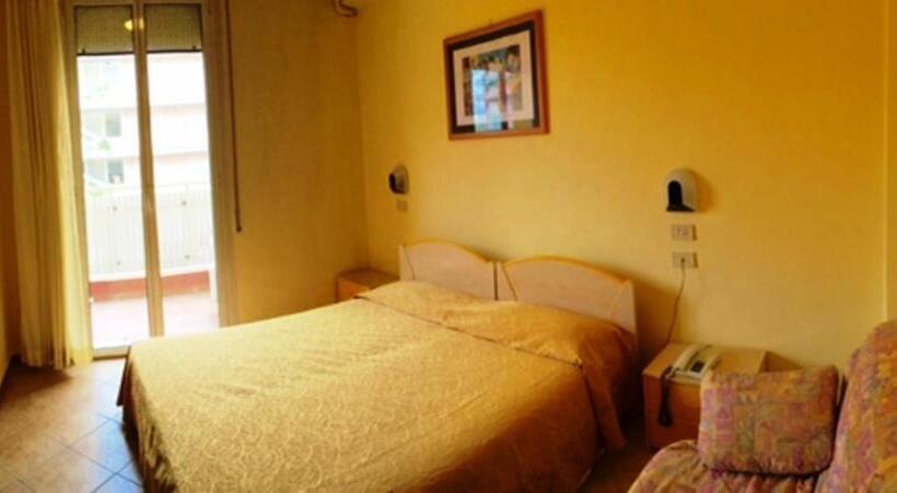 标准三人间, Reno