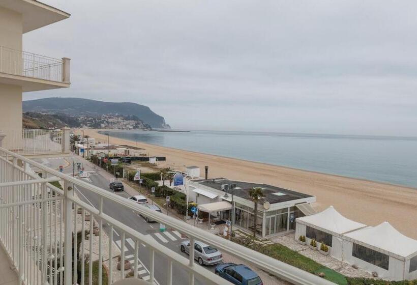 オーシャンビュースタンダードルーム, Numana Palace