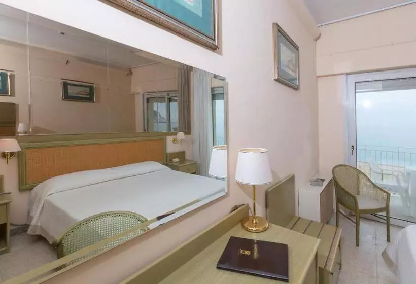 اتاق استاندارد با چشمانداز دریا, Numana Palace