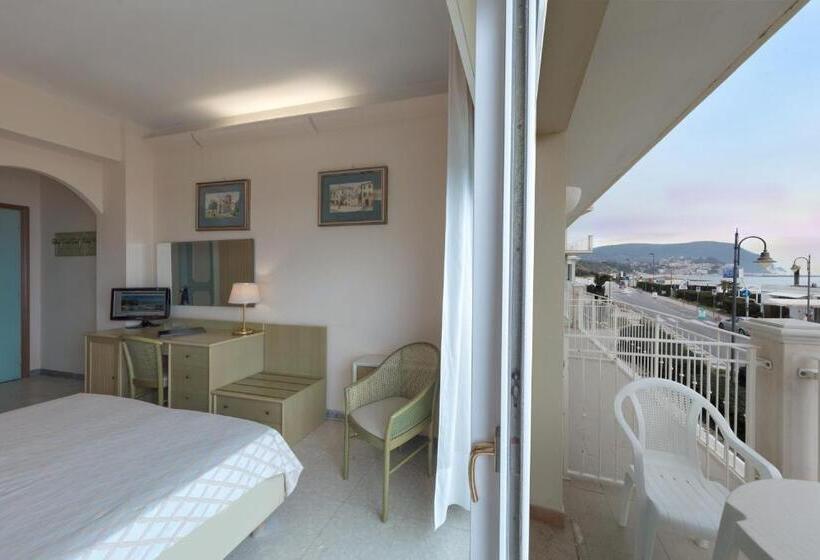 オーシャンビュースタンダードルーム, Numana Palace