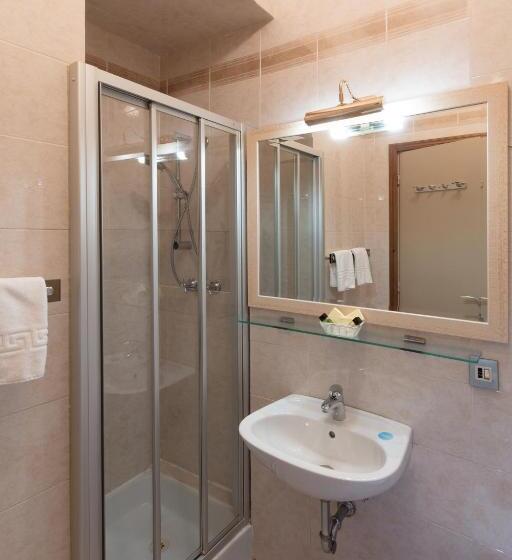 1ベッドルームアパートメントをつなぐ, Numana Palace