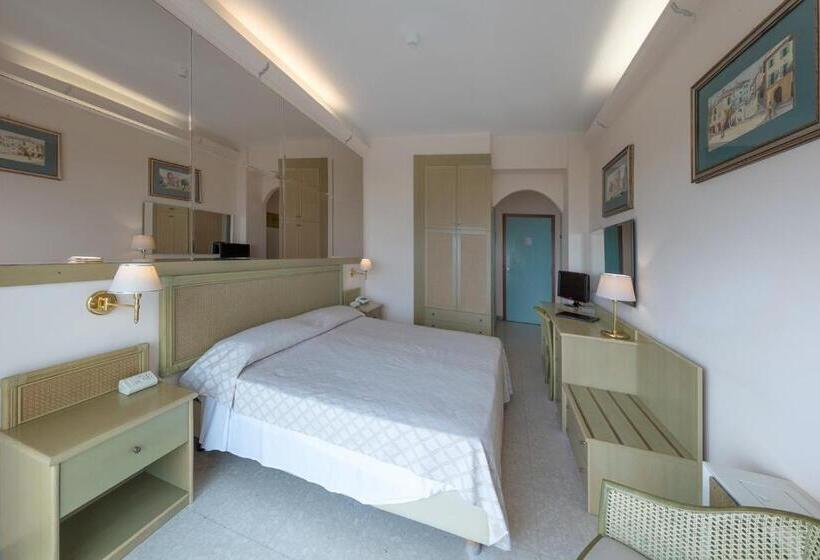 1ベッドルームアパートメントをつなぐ, Numana Palace