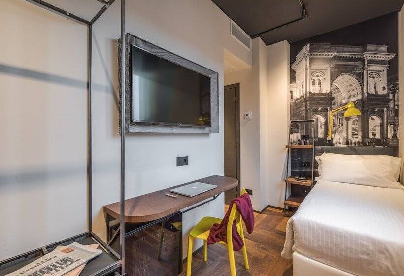 标准单人间, Roxy