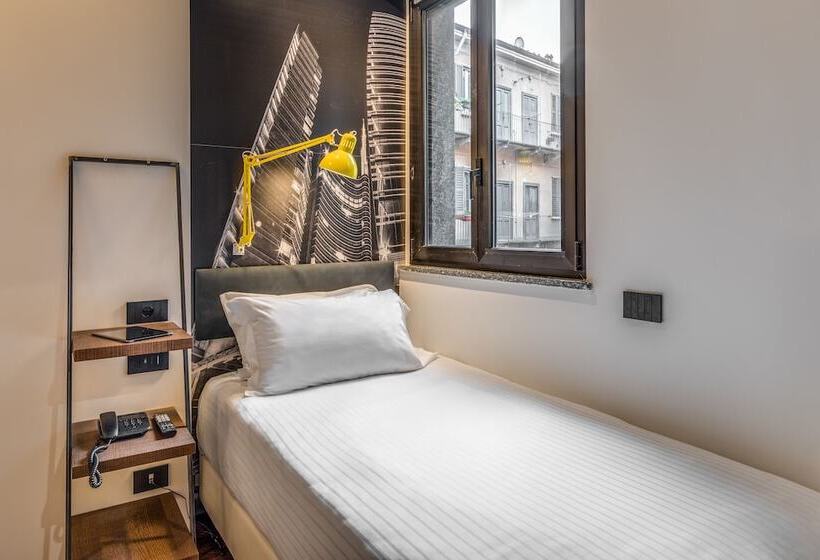 标准单人间, Roxy