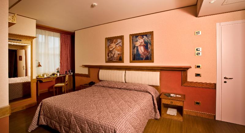 اتاق استاندارد یک نفره, Sangallo Palace