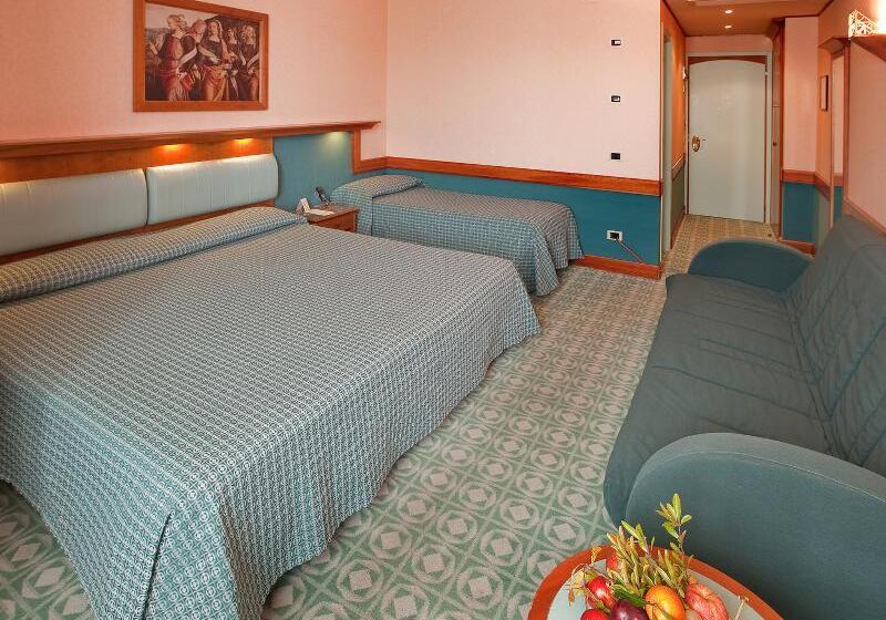 اتاق استاندارد سه نفره, Sangallo Palace