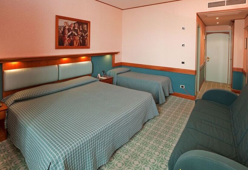 اتاق استاندارد چهار تخته, Sangallo Palace