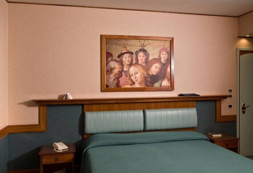 اتاق اکونومی, Sangallo Palace