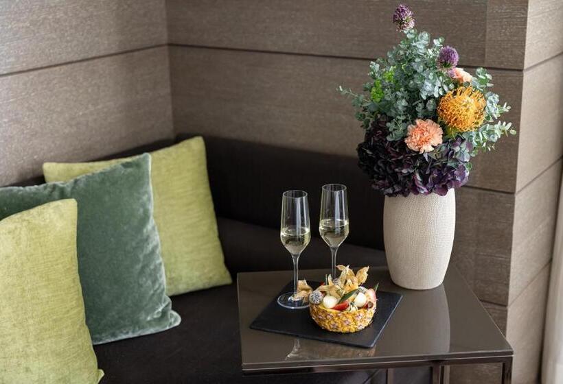 سوییت جونیور, Starhotels Echo