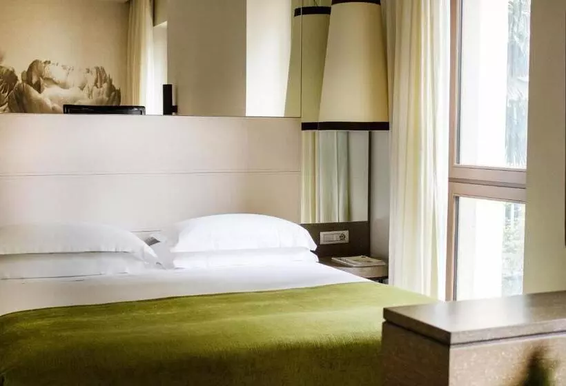 اتاق استاندارد سه نفره, Starhotels Echo