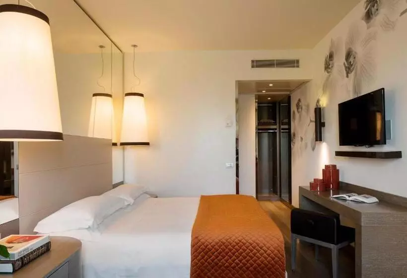 آپارتمان یک خوابه با دری مشترک که هال را جدا می کند., Starhotels Echo