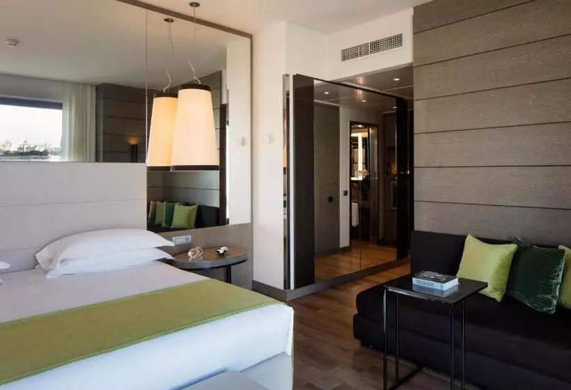سوئیت جونیور با چشم‌انداز, Starhotels Echo