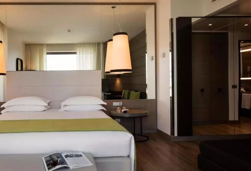 سوئیت جونیور با چشم‌انداز, Starhotels Echo