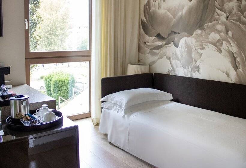 اتاق استاندارد سه نفره, Starhotels Echo