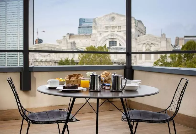 سوئیت جونیور با چشم‌انداز, Starhotels Echo