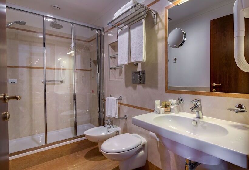 سوییت, Unahotels Galles Milano