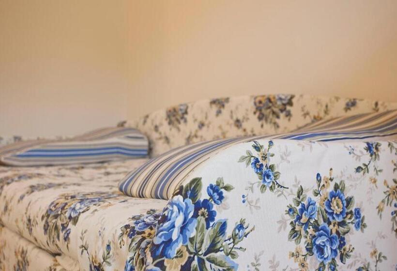 Студия Классика, Bellavista Lakefront Hotel & Apartments