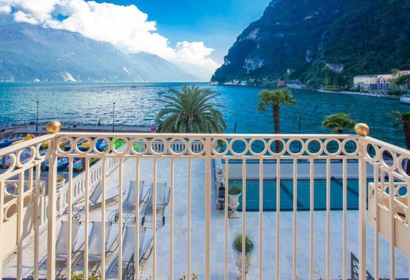 Comfort suite with balcony, Bellavista Lakefront Hotel & Apartments