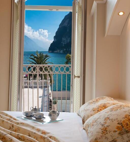 Superior studio with balcony, Bellavista Lakefront Hotel & Apartments