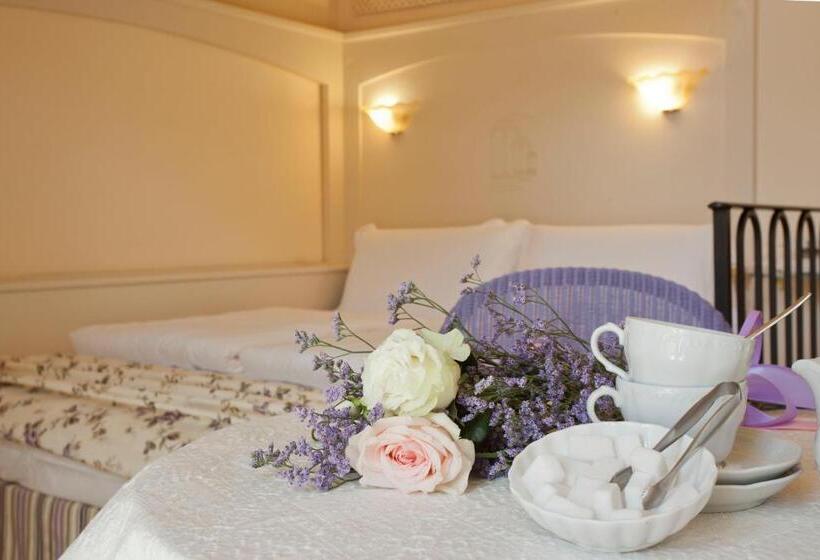 Номер Стандарт с Гидромассажем, Bellavista Lakefront Hotel & Apartments