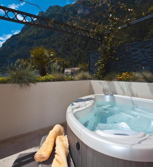 Номер Стандарт с Гидромассажем, Bellavista Lakefront Hotel & Apartments