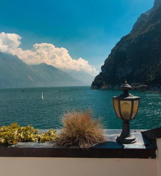 Classic room with balcony, Bellavista Lakefront Hotel & Apartments