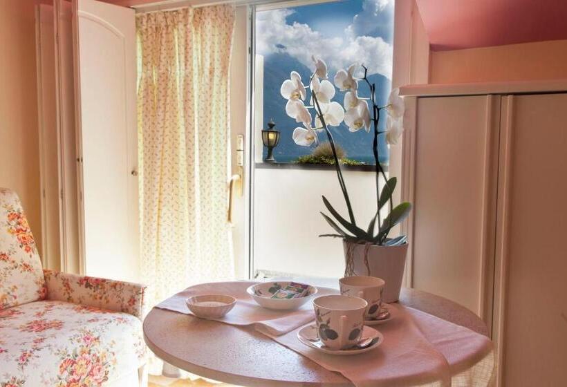 Classic room with balcony, Bellavista Lakefront Hotel & Apartments