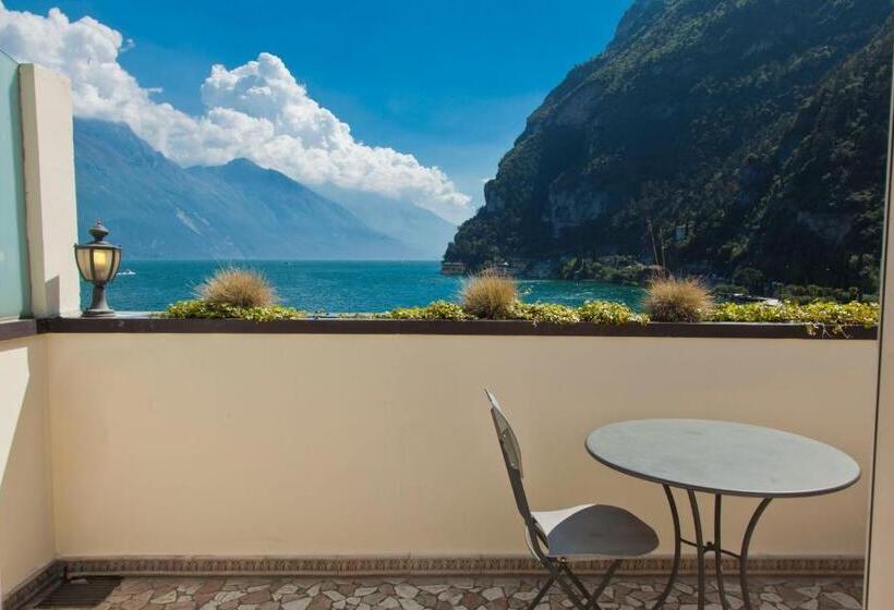 Classic room with balcony, Bellavista Lakefront Hotel & Apartments