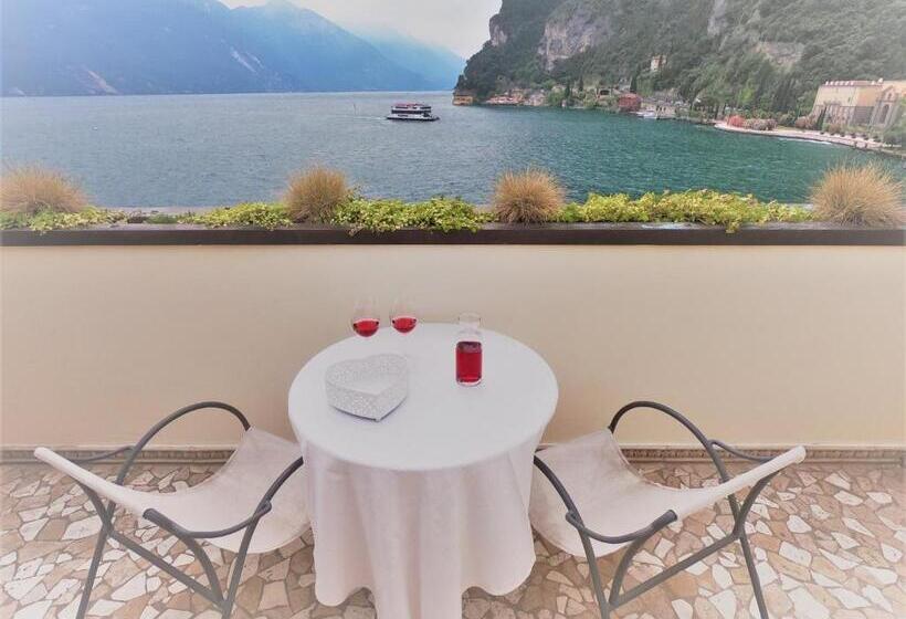Classic room with balcony, Bellavista Lakefront Hotel & Apartments